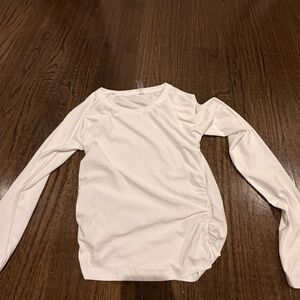 Women's White Long-Sleeve Ruched Side Top. Slight pallet dust will wash.